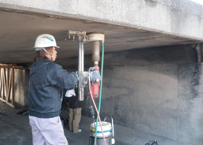 供試体採取(コンクリートコア)