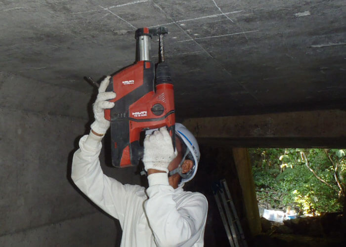 供試体採取(コンクリート粉末試料)